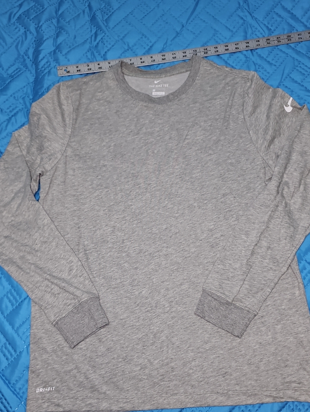 Nike Men’s Heather Gray Long Sleeve Performance Tee